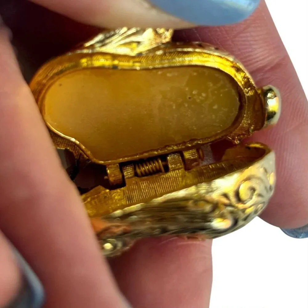 Vintage Max Factor Bunny Rabbit Solid Perfume Aquarius Gold Tone Metal Compact - Picture 9 of 10